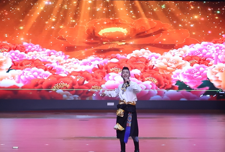 和政县2025年戏曲进乡村--8月2日花儿剧场